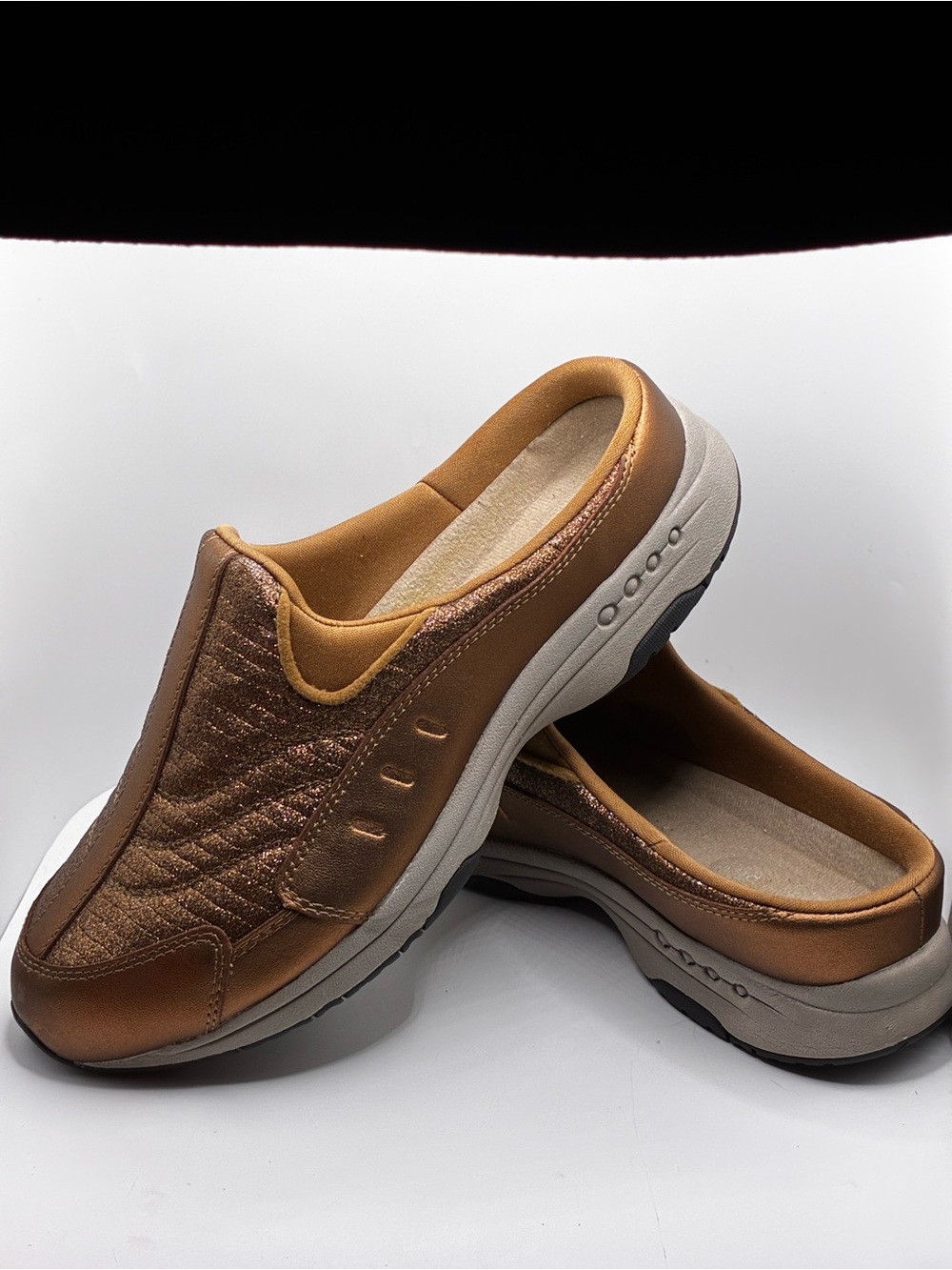 EASY SPIRIT WOMANS TRAVEL TIME CLOG
SIZE 9.5 COPPER SPARKLE/ WIDE